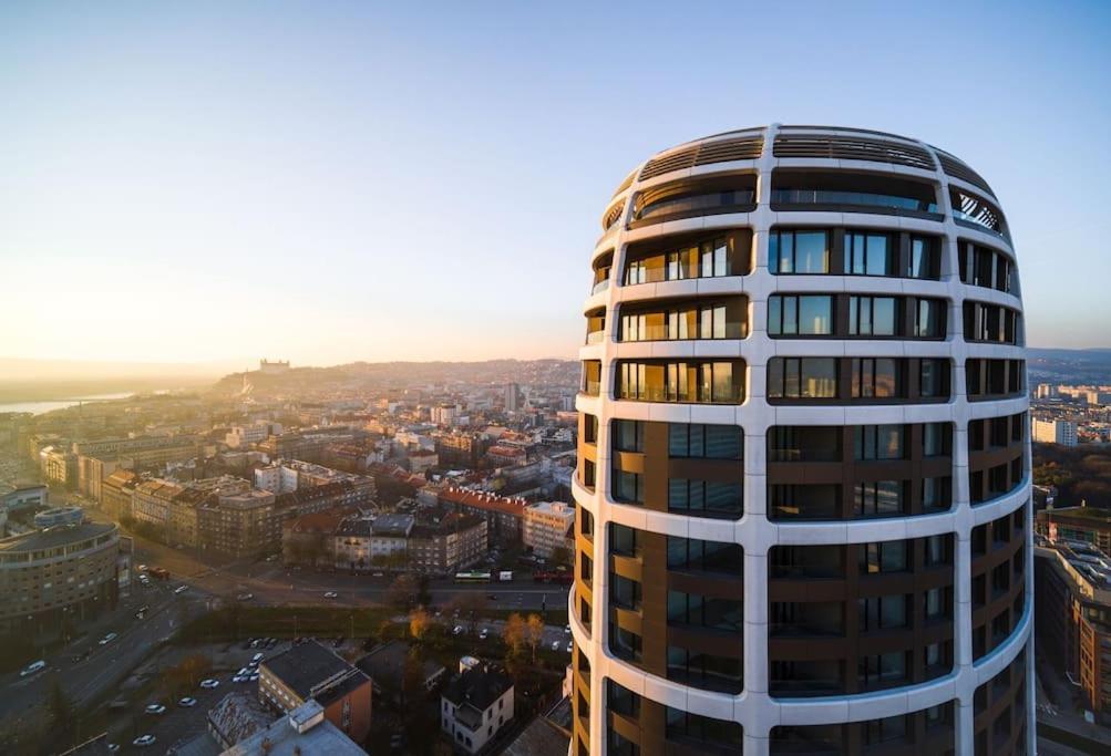 Ferienwohnung Sky-Park Flat&Parking Pressburg Exterior foto